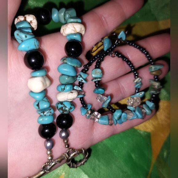 Matching turquoise, Onyx, and seed beaded bracelet, and earrings, NWT - Picture 1 of 9